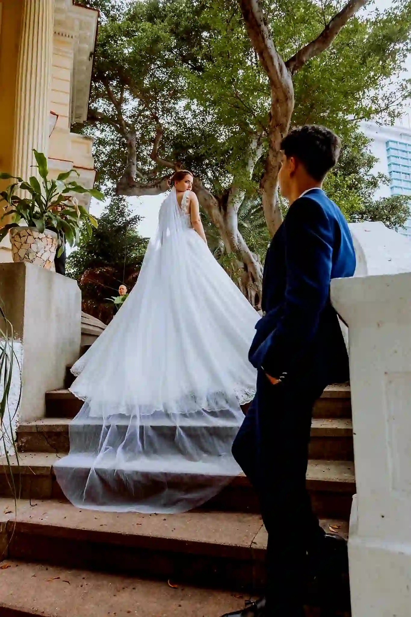 Sposa con il suo abito da sposa nel Palacio de los Matrimonios del Vedado, L'Avana